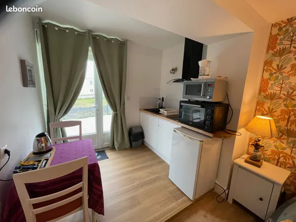 Studio meublé 1/2 pers. - 550 / MOIS tout compris - Mer à 2 minutes - Parking privé Saint Come de Fr