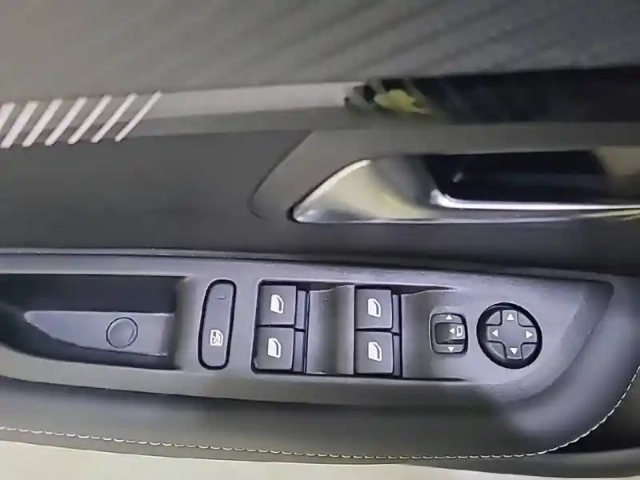 Peugeot 208 puretech 100 s&amp;s bvm6 — photo 29