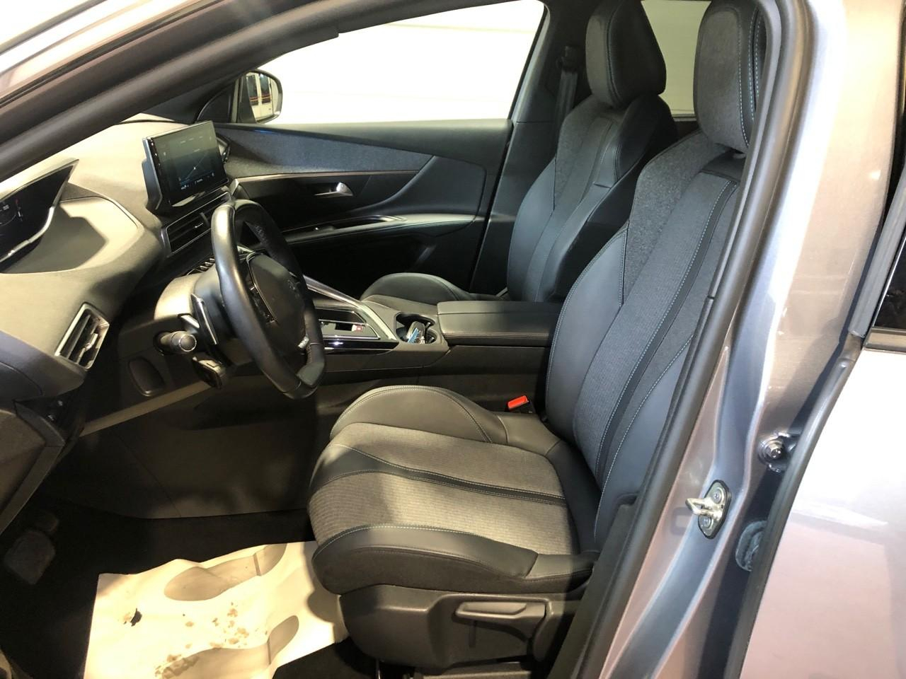 Peugeot 5008 puretech 130ch s&s eat8 allure pack — photo 9