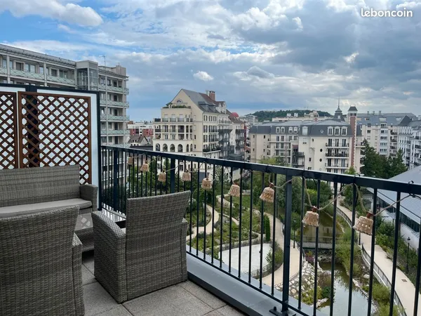 Magnifique T2 récent 45 m², balcon 9 m² face au jardin, vue Mont Valérien, parking