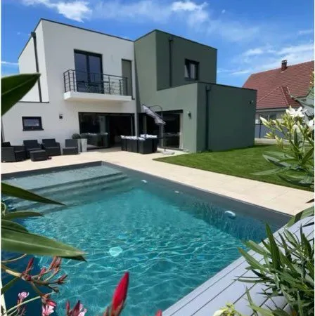 Maison contemporaine avec piscine