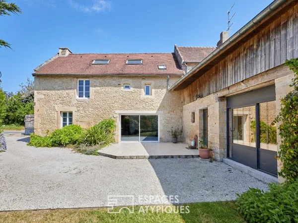 Maison ancienne de caractère avec jardin et dépendance
