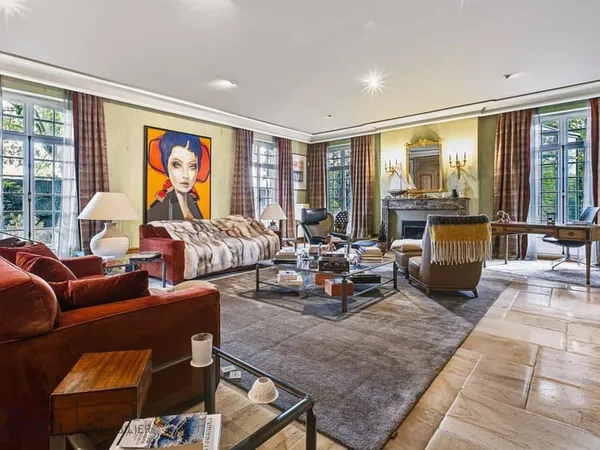 Maison 9 pièces 327 m²