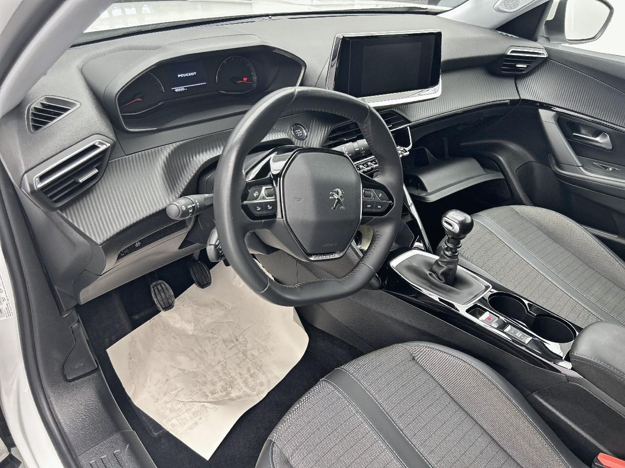 Peugeot 2008 puretech 130 s&s bvm6 allure — photo 9