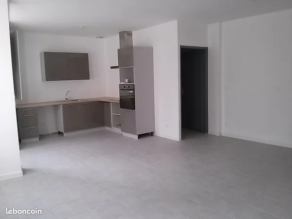 Part. Loue F2 60 m² au centre de Crémieu