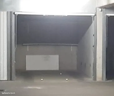Loue Garage box ovalie