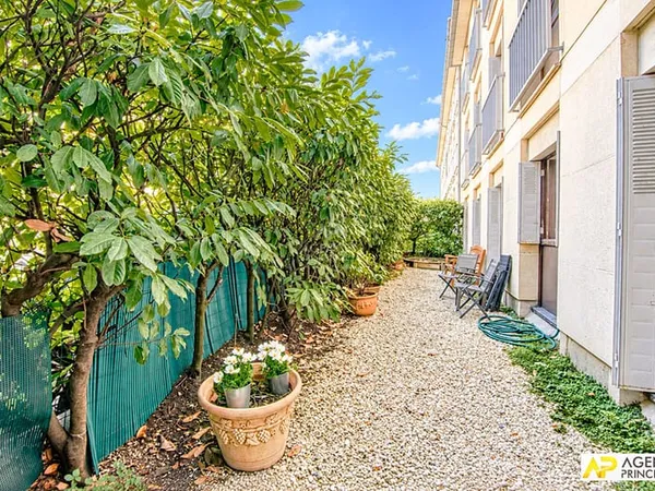 Versailles ermitage Appartement 5 pièces 110 m² avec jardin privatif de 30 m² + cave + parking