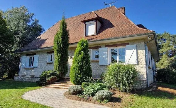Maison 10 pièces 217 m²