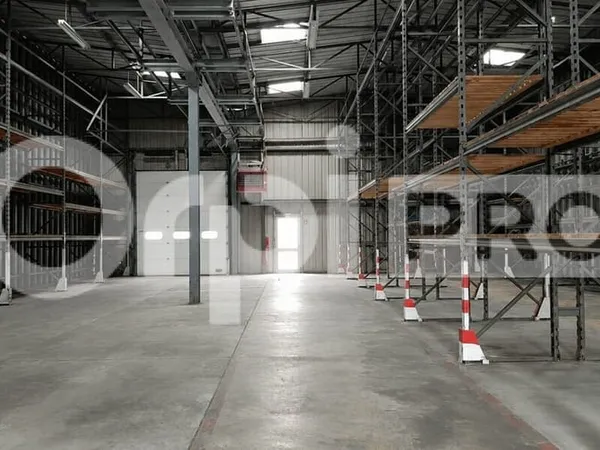 Local d'activité 551 m²