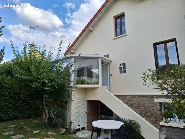 Studio indépendant sur jardin à La Barre Ormesson