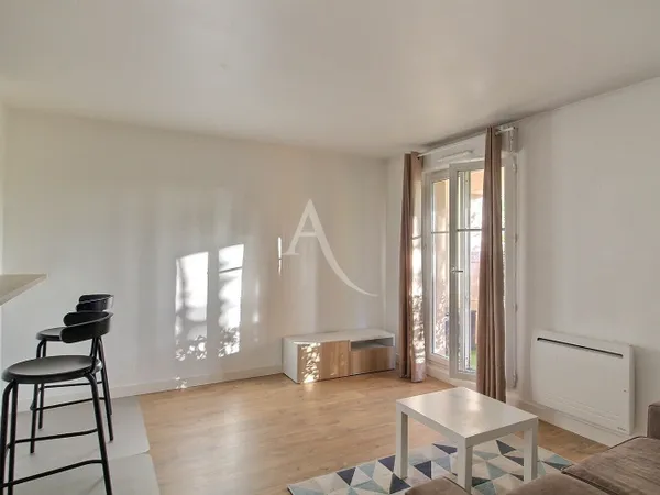 À LOUER T2 MEUBLÉ AVEC BALCON ET PARKING SÉCURISÉ - ÉLANCOURT