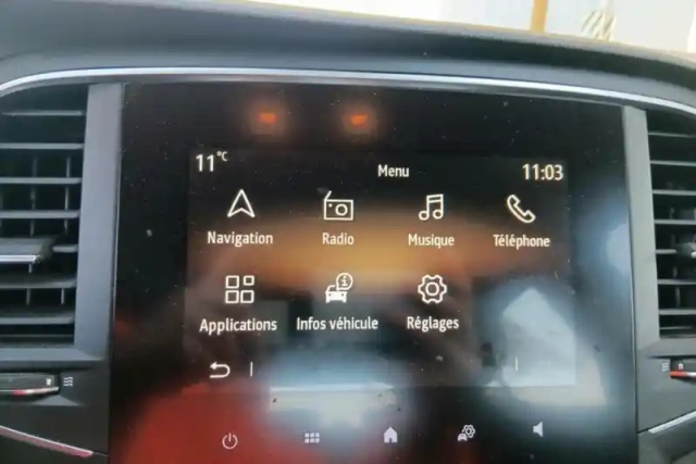 Renault Megane blue dci 115 edc evolution 5p — photo 45