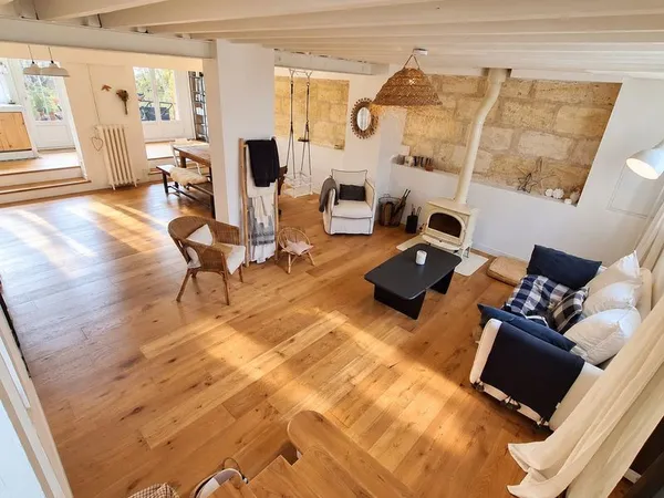 Maison en pierre rénovée de 102 m² avec jardin - Bas-Cenon