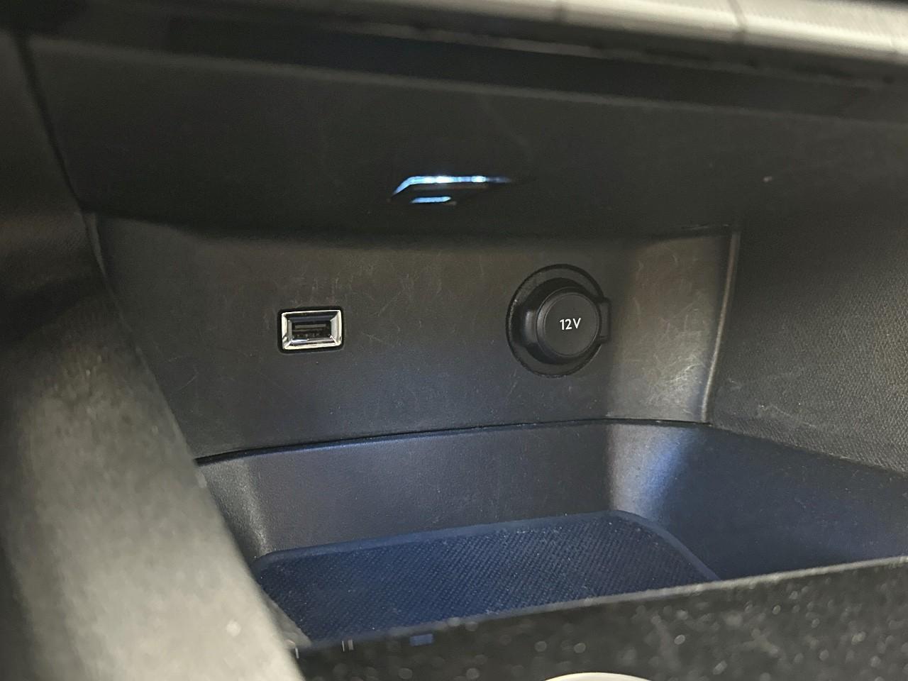 Peugeot 3008 puretech 130ch s&s eat8 gt pack — photo 27