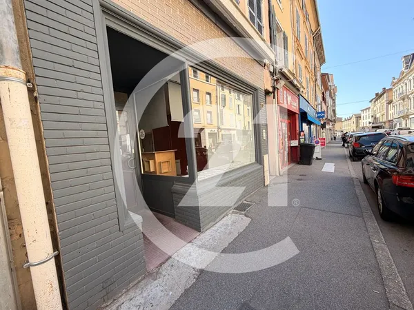 Local commercial 210 m²