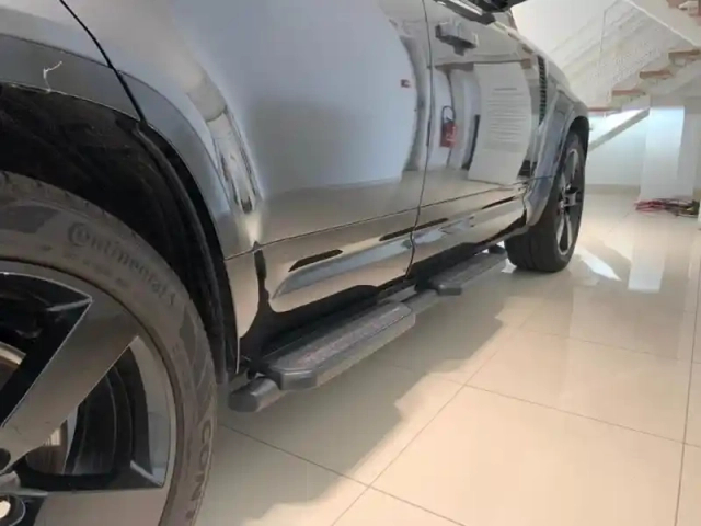 Land Rover Defender 110 2.0 p300e phev x — photo 6