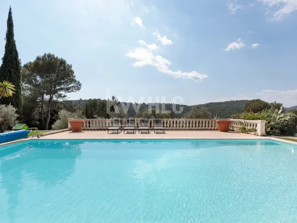 Maison 10 pièces 305 m²