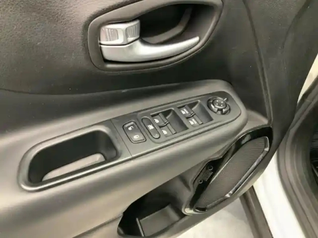Jeep Renegade 1.6 i e.torq evo s&amp;s 110 ch brooklyn edition — photo 20