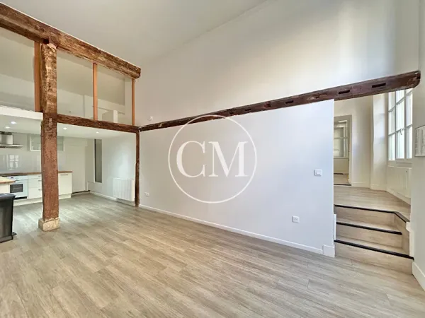 Bureau 7 pièces 137 m²