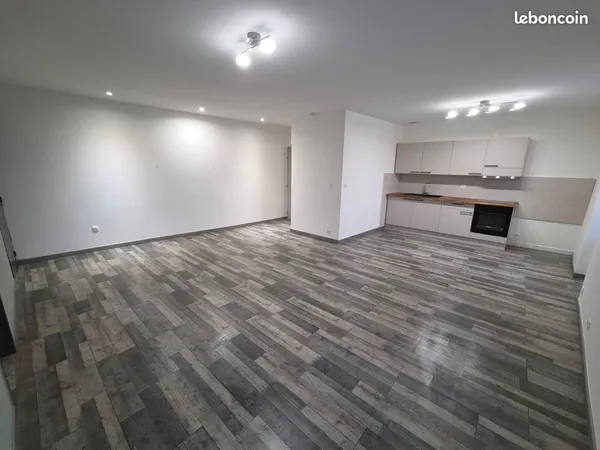 Appartement T2 centre ville Montalieu