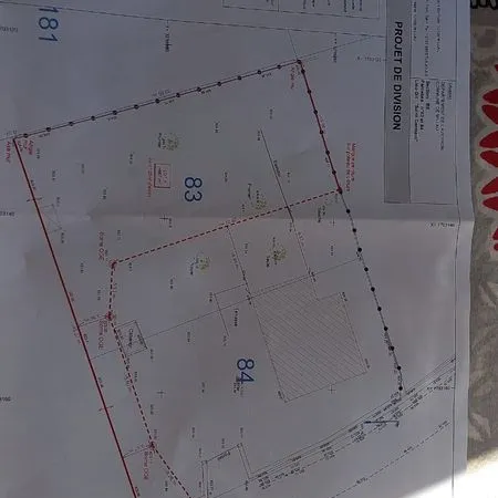 Terrain constructible borné de 667 m2- Millau-Germain