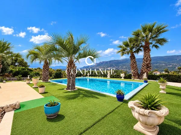 VILLA D'EXCEPTION AVEC PISCINE 331M²
