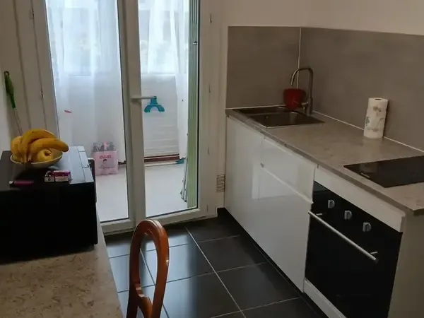 Titre : Studio 30 m2 entièrement rénové à neuf Centre-ville Six-Fours-les-Plages