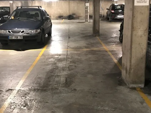 Parking sécurisé à louer - Paris 15e - Rue de Lourmel - 15 m²