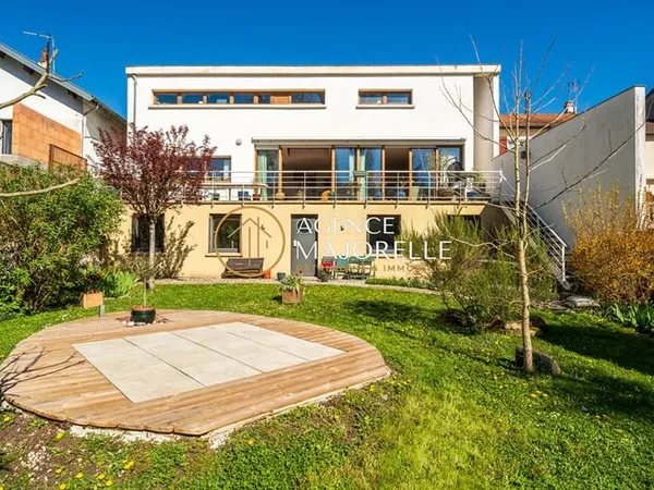 Maison d'architecte d'exception en bord de Moselle !