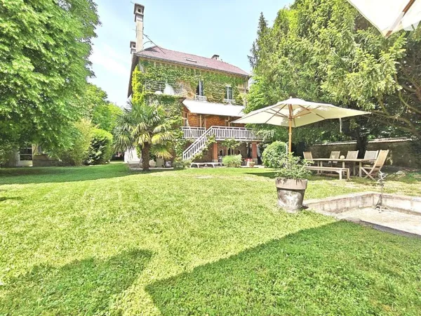 Maison 7 pièces 247 m²