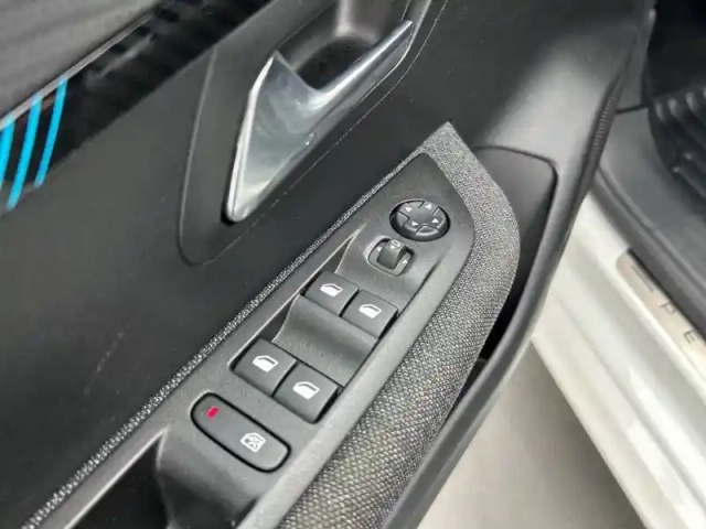 Peugeot 208 electrique 50 kwh 136ch — photo 18