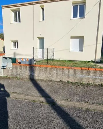 Apparemment de 65m2 ,2ch ,avec jardin et garage a vélo