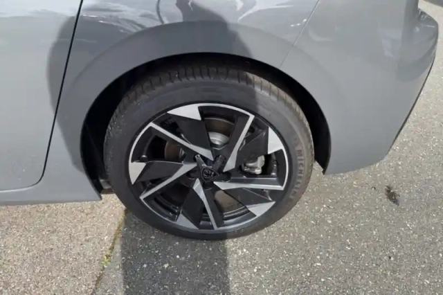 Peugeot 308 plug-in hybrid 195 ch e-dcs7 — photo 12