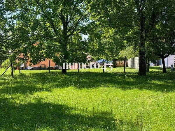 Terrain 762 m²