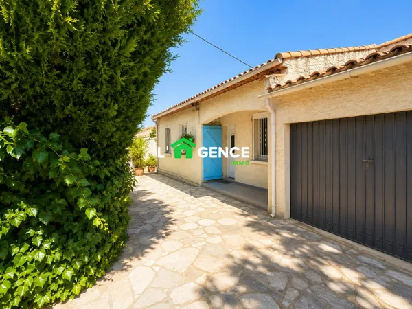 Maison de plain-pied avec piscine et jardin - Port-de-Bouc