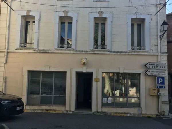35minutes de PERPIGNAN, immeuble environ460m2sur 3 niveaux.