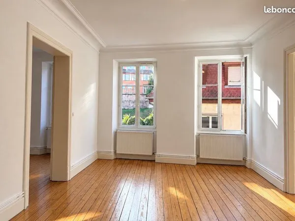 3 pièces lumineux 82 m2 rue du GRIFFON Centre ville