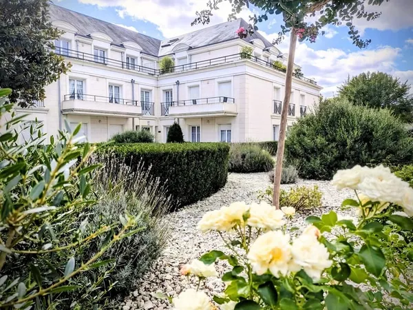 Appartement lumineux avec balcon & garage dans une résidence de standing à Saint-Cyr-sur-Loire