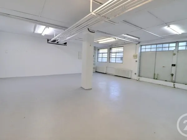 Local 185 m²