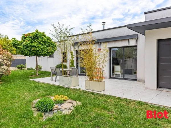 A VENDRE - Belle maison de plain-pied non mitoyenne NANTES Vieux Doulon 5 pièces avec trois chambres