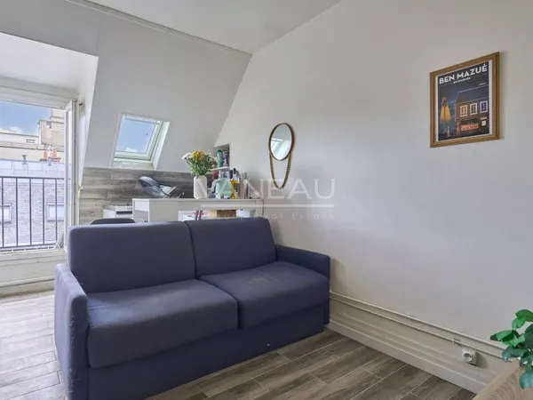 Vavin - Ensemble de trois chambres de service offrant 23,11 m² Loi Carrez et 28,38 m² au sol