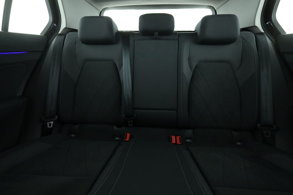 Volkswagen Golf VIII 1.5 eTSI OPF Style DSG7 — photo 14