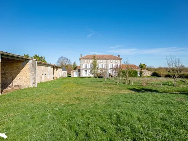 Maison 13 pièces 370 m²