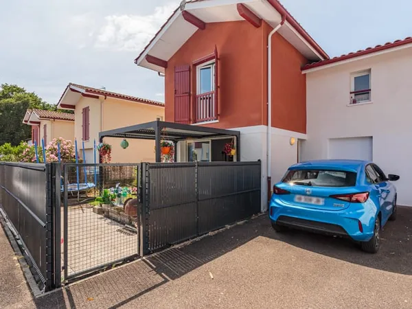 Maison T5 mitoyenne en duplex de 98m2 - Quartier calme - Bén