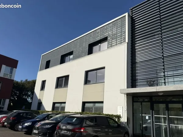 Bureaux 193 m² Chartres de Bretagnes