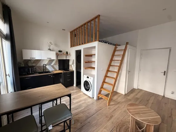 APPARTEMENT STUDIO AVEC MEZZANINE + BALCON