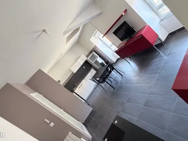 Appartement T2 40m2 meublé refait à Neuf ANNONAY CENTRE près du champs de Mars 700