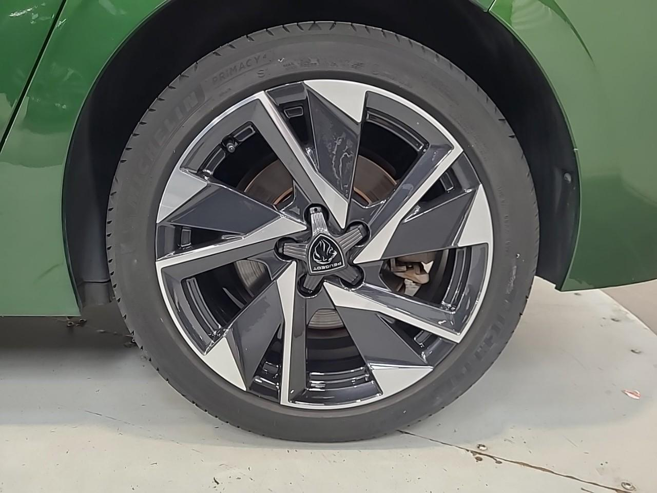 Peugeot 308 phev 180 e-eat8 allure pack — photo 16