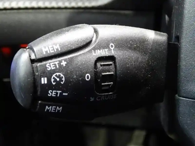 Peugeot 2008 1.2 puretech 130ch s&amp;s gt — photo 14
