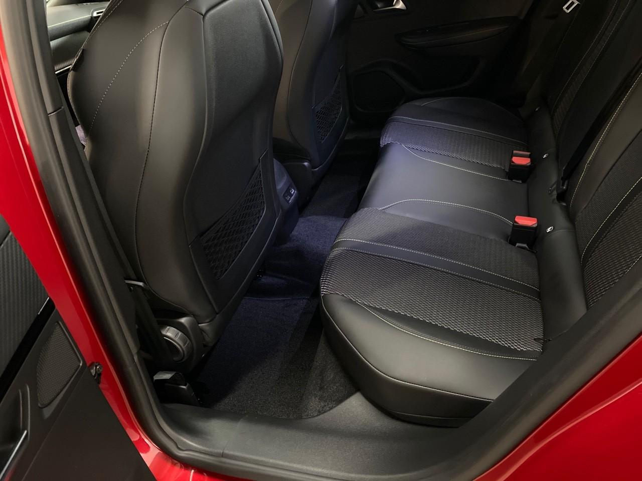 Peugeot 2008 e-2008 156ch gt — photo 10